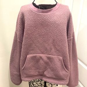 Gap Woman’s Sherpa sweatshirt, pale purple, L